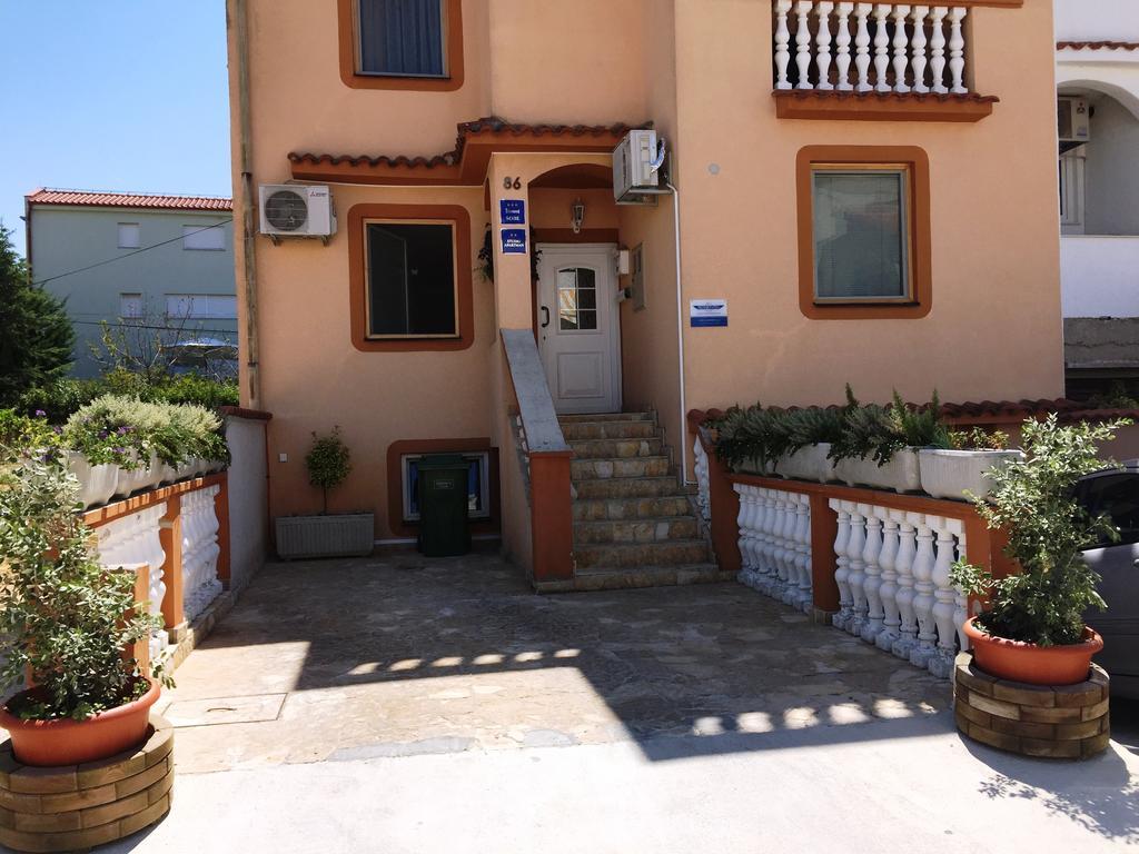 Friendly People'S Guest House Zadar Bagian luar foto